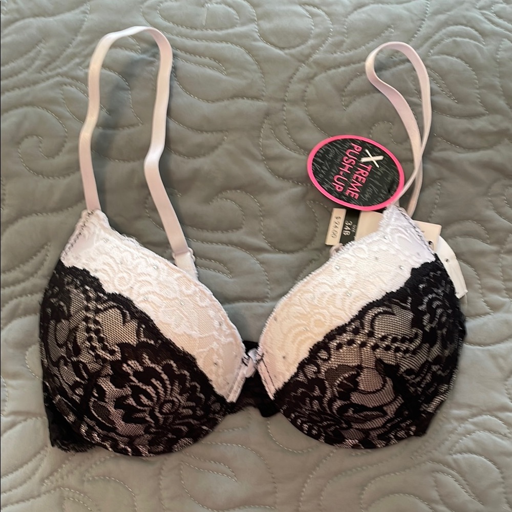 Women's Lace Push-Up Bra - Black and White